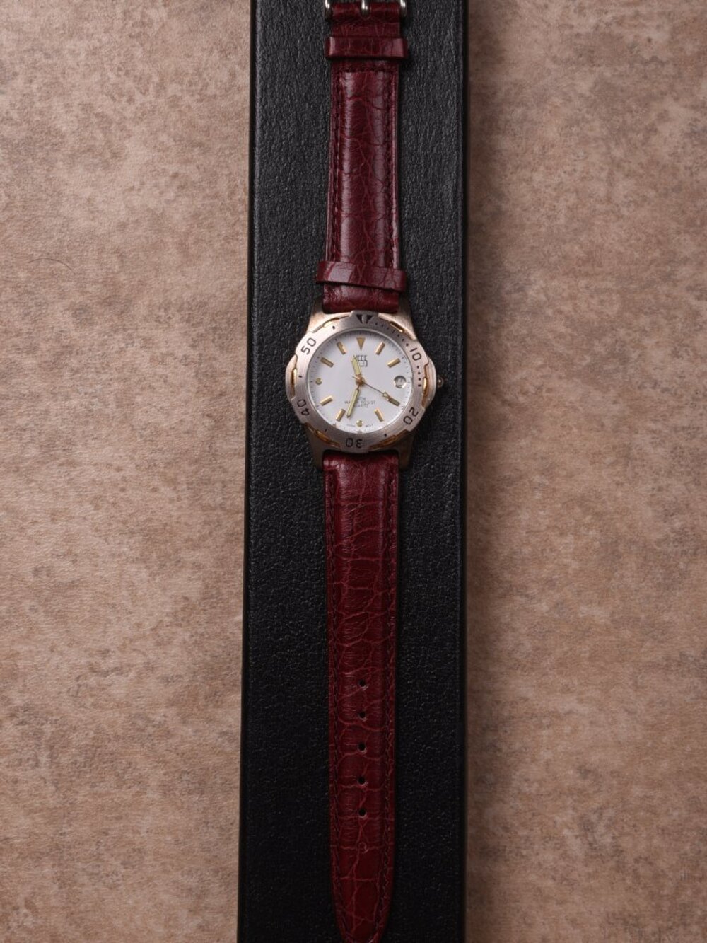Vintage Yess Quartz Watch Diver Style White Dial Red Alligator Leather - NWB